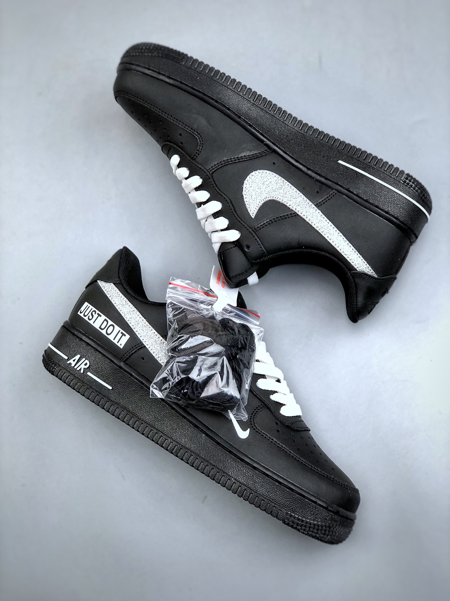 2024 new three bar leather label logo casual couple down