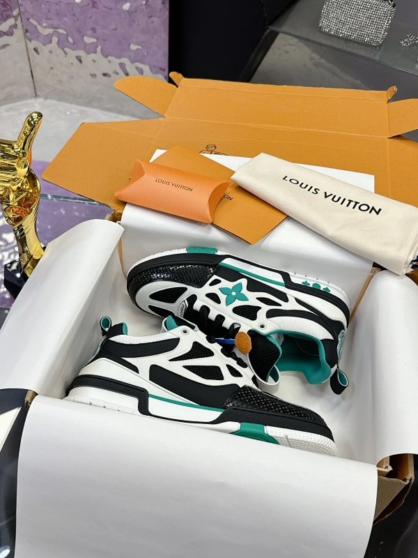Louis Vuitton Men's Trainer Sneakers Black/White Shoes