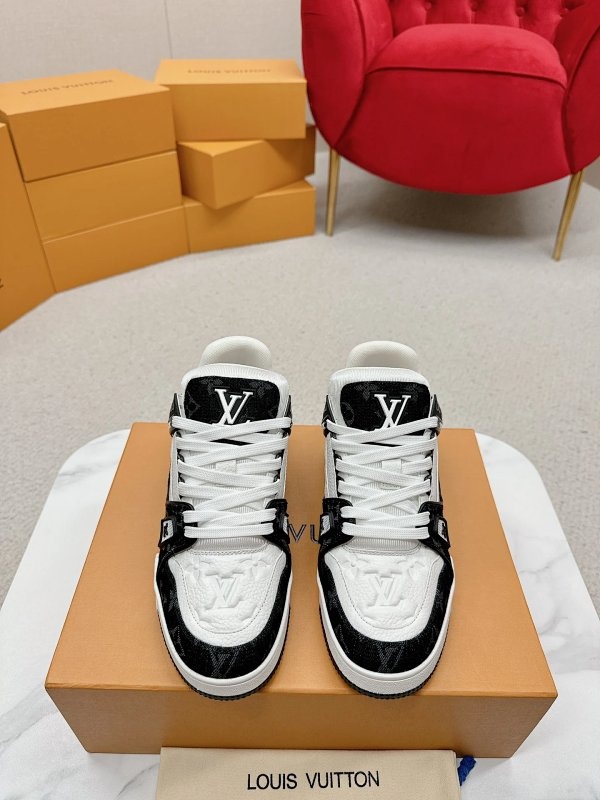 Louis Vuitton Sneakers Black and White Shoes
