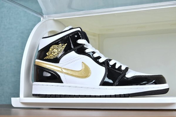 Nike Air Jordan 1 Mid Black Shoes