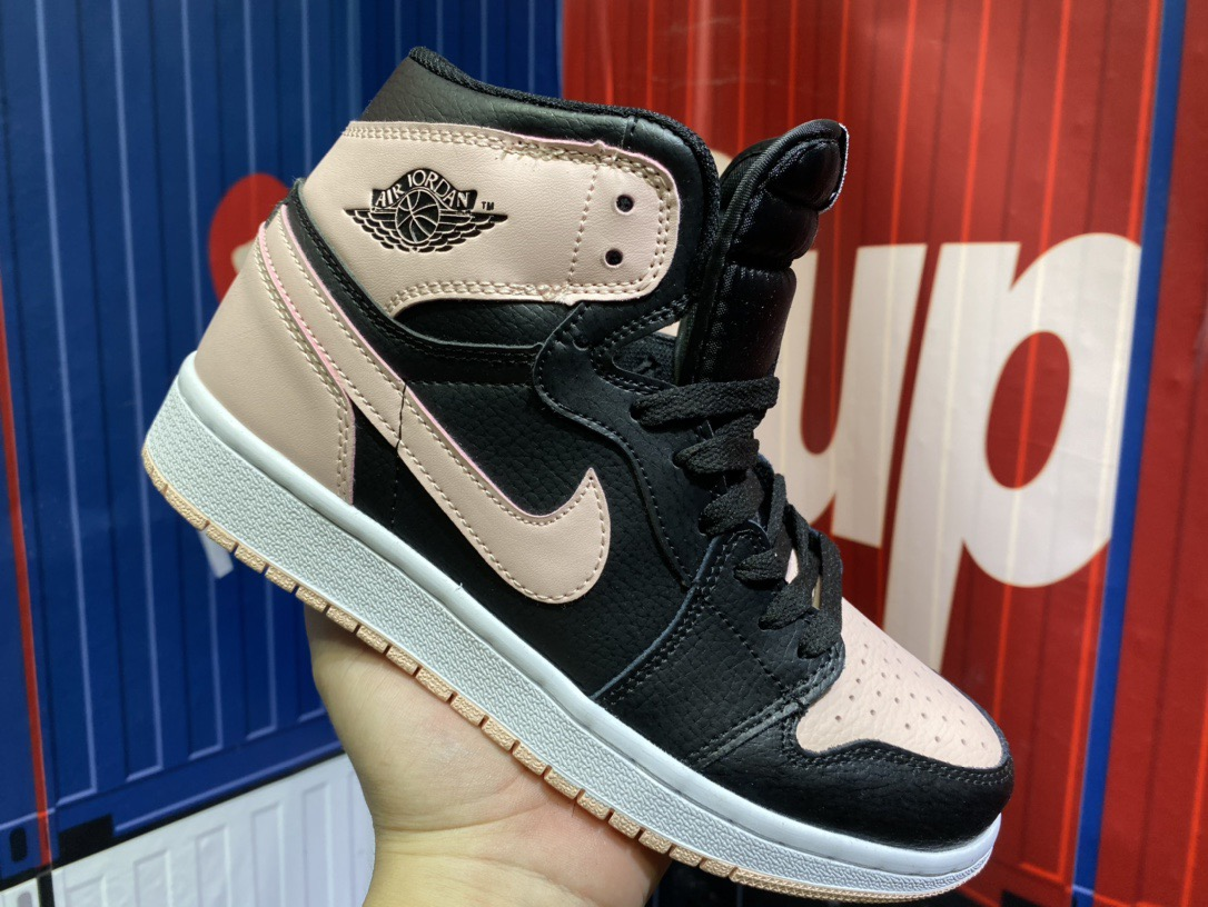 aj1 top
