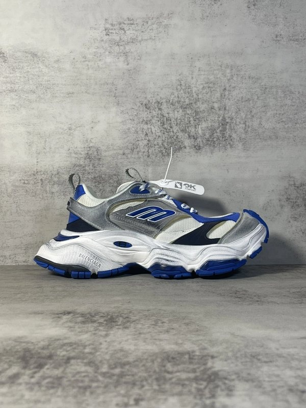 Unknown Modern Athletic Shoes White Shoes