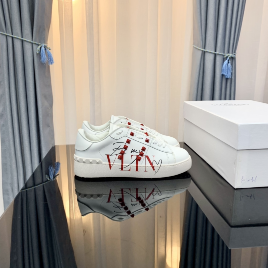 valentino white sneakers studs  Red VLTN